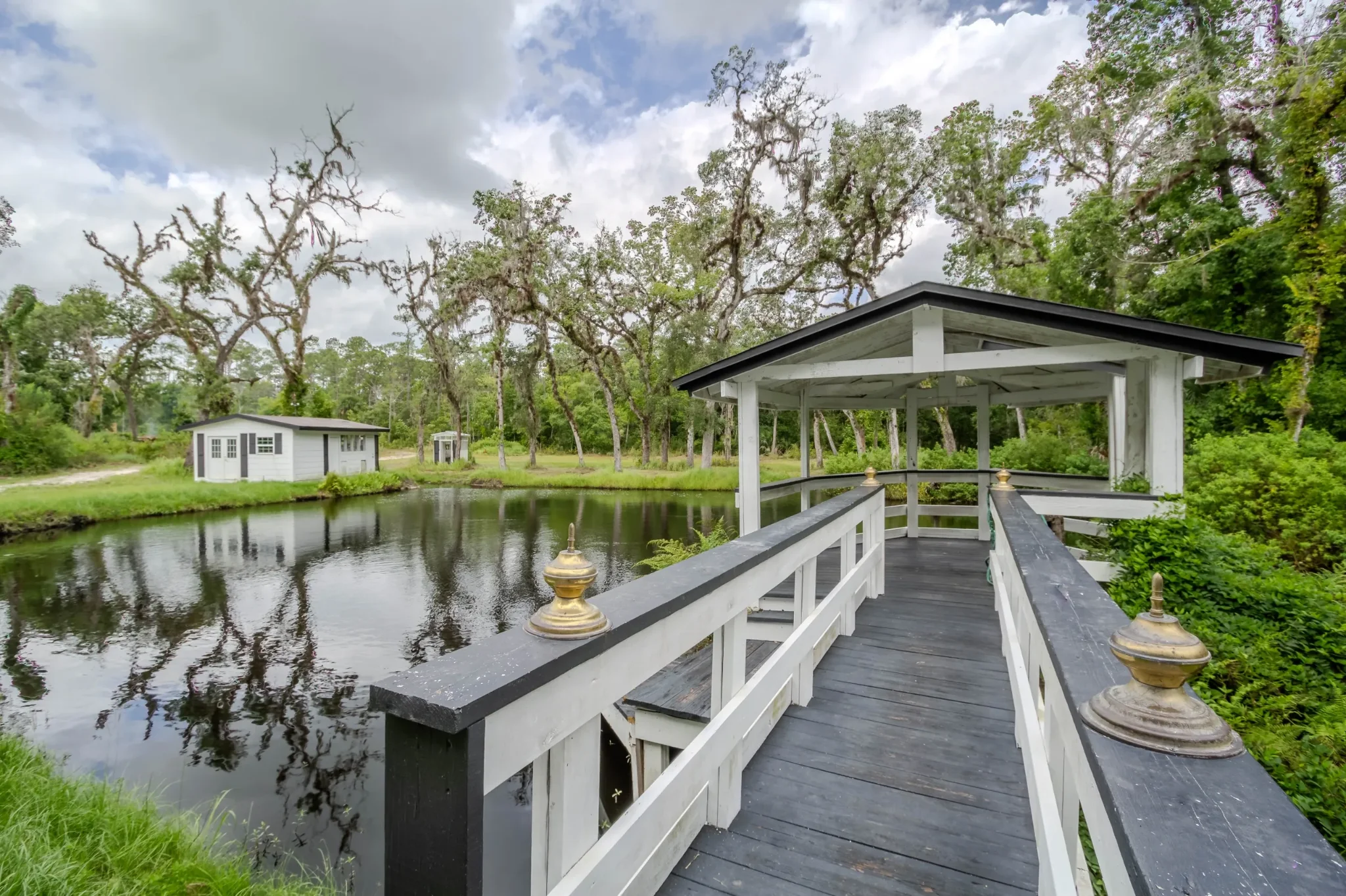 17 Oaks Plantation — Lewis and Mary Barton standing inside the gazebo overlooking the pond