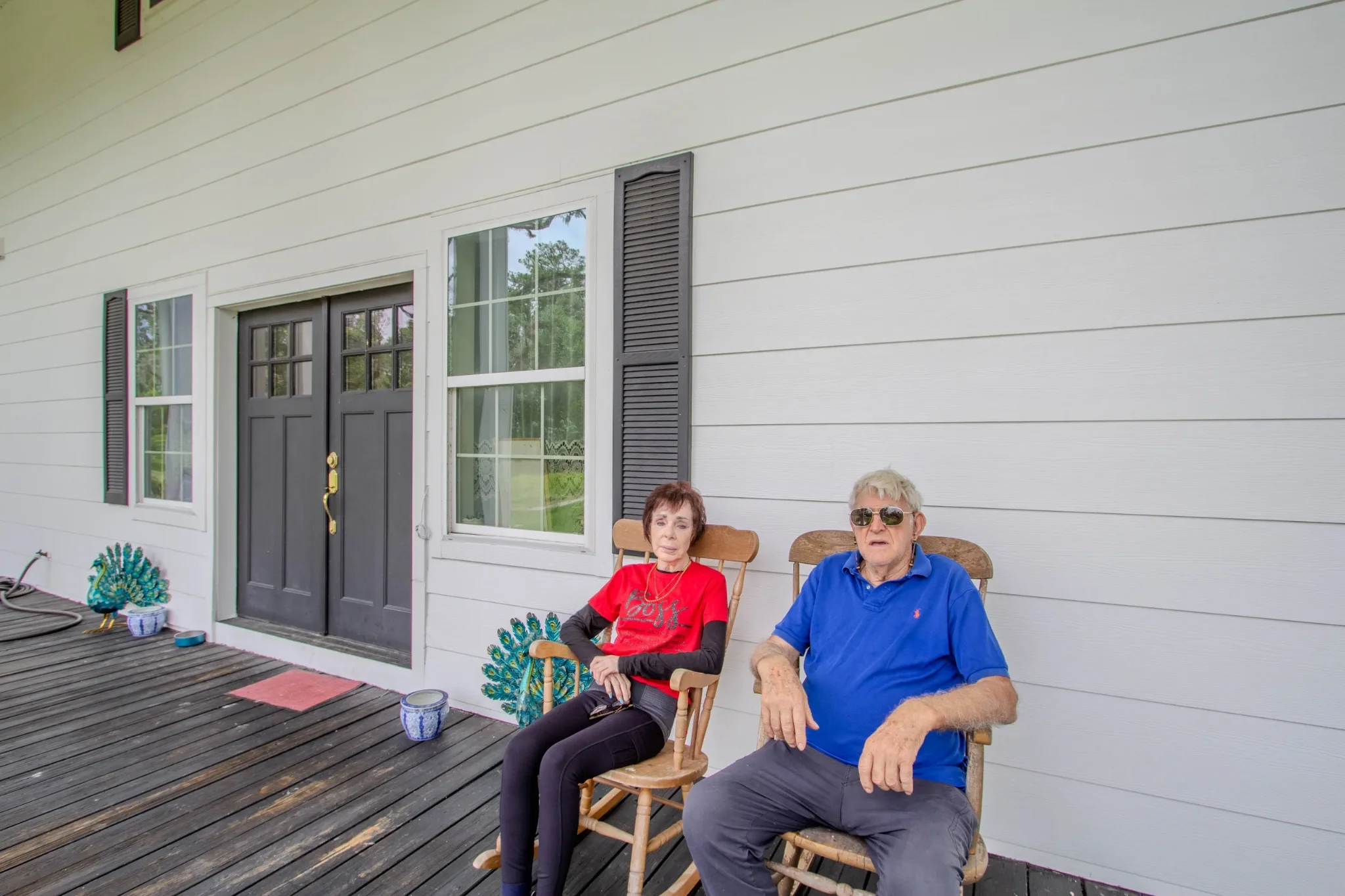 17 Oaks Plantation — front entrance brick pathway lined with plantings